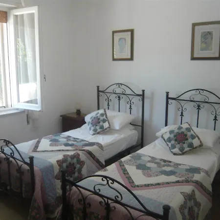 Villa Captivating 3-bed In *